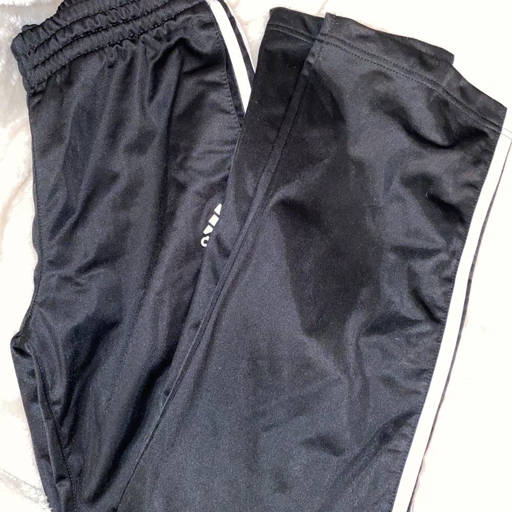 Adidas Stripped Pantas